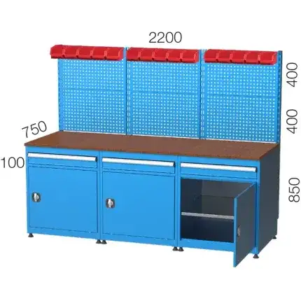 3578 – WORKBENCH WITH 3 CUPBOARDS AND PEGBOARD